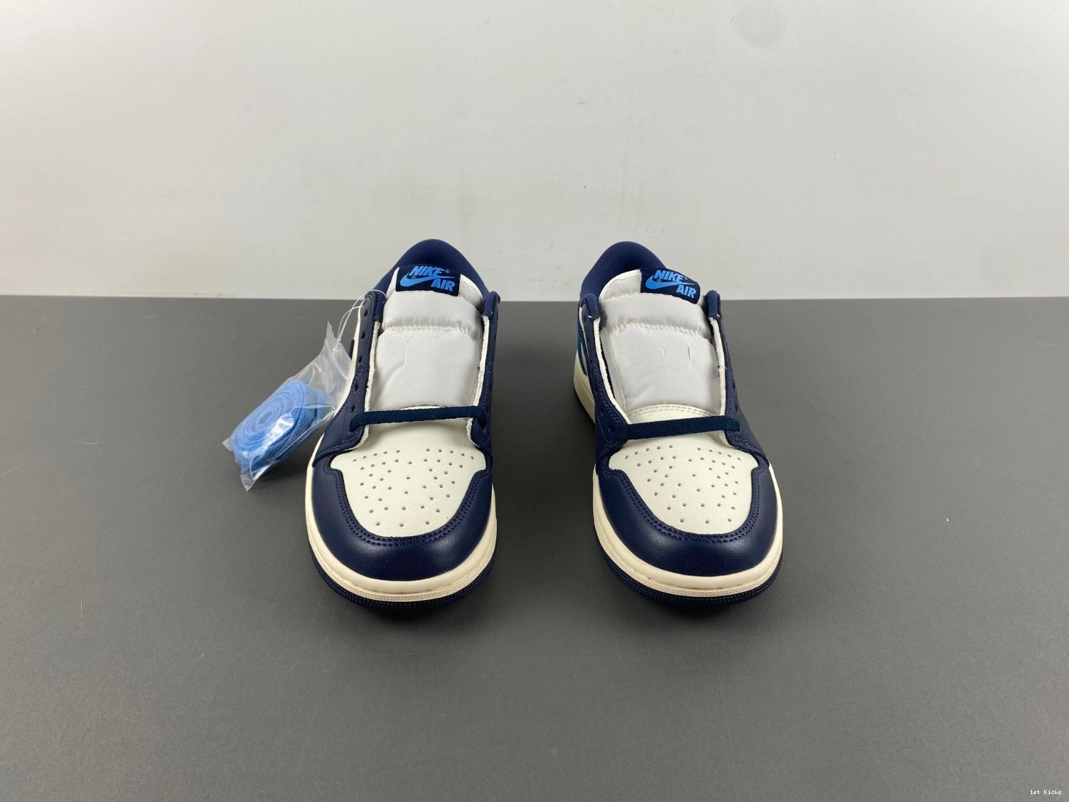 AIR LOW OG  “OBSIDIAN” CZ0790-400 1 JORDAN 0111